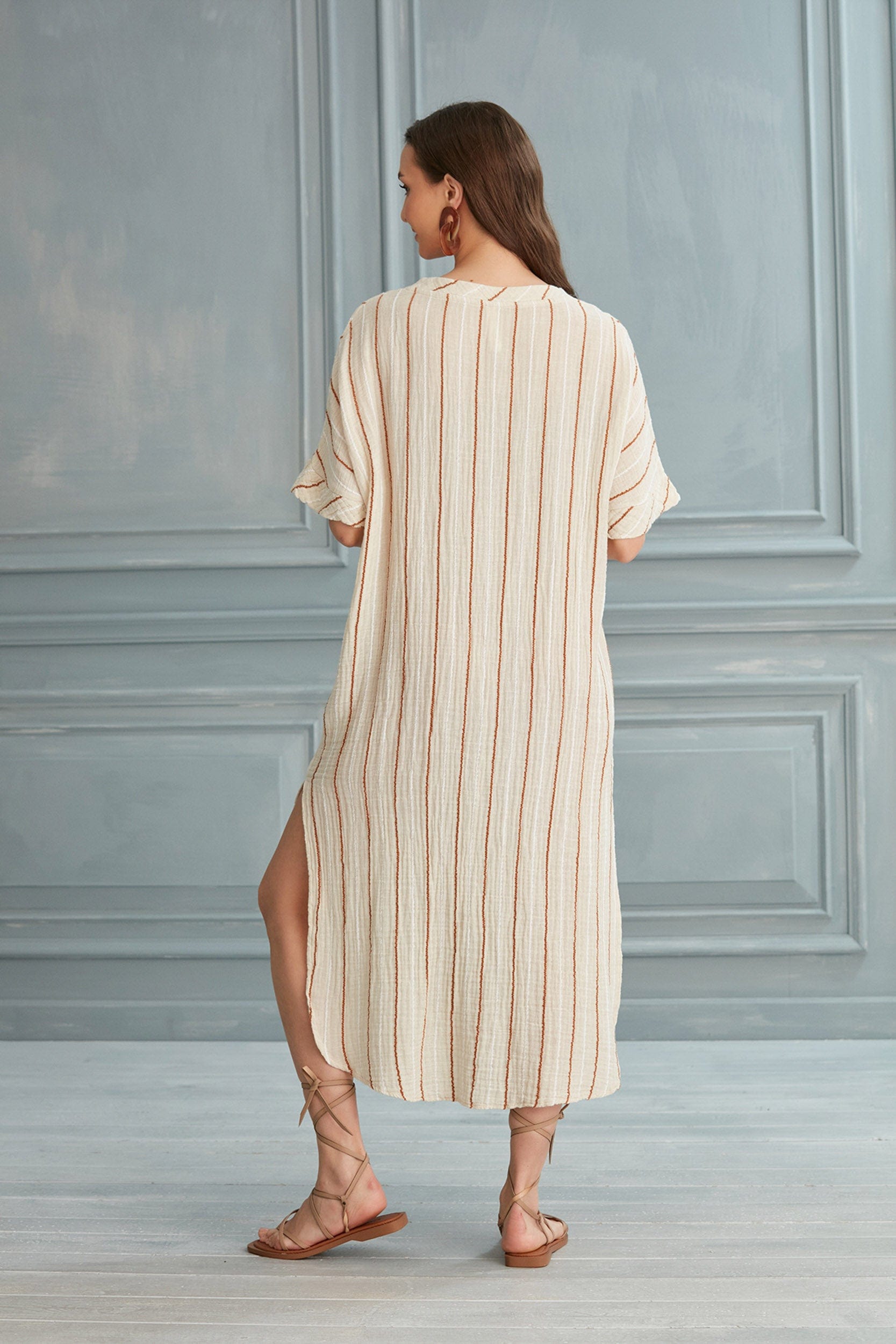 Begonville Maxi Elbise Renee V-Yakalı Keten Müslin Uzun Elbise - Kahve / Siyah Çizgili