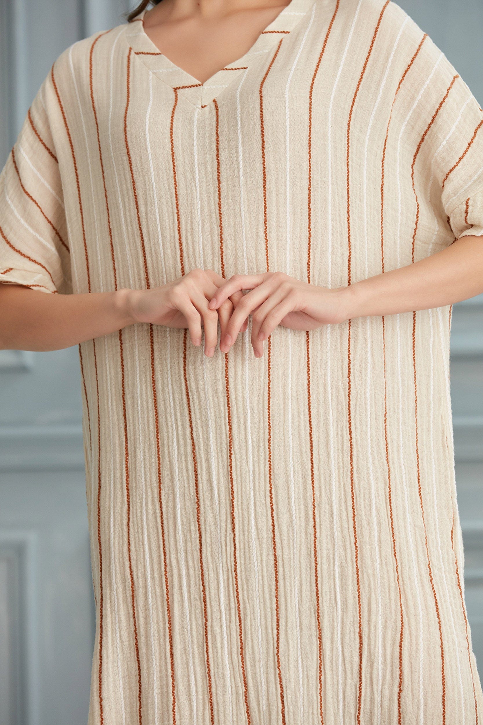 Begonville Maxi Elbise Renee V-Yakalı Keten Müslin Uzun Elbise - Kahve / Siyah Çizgili